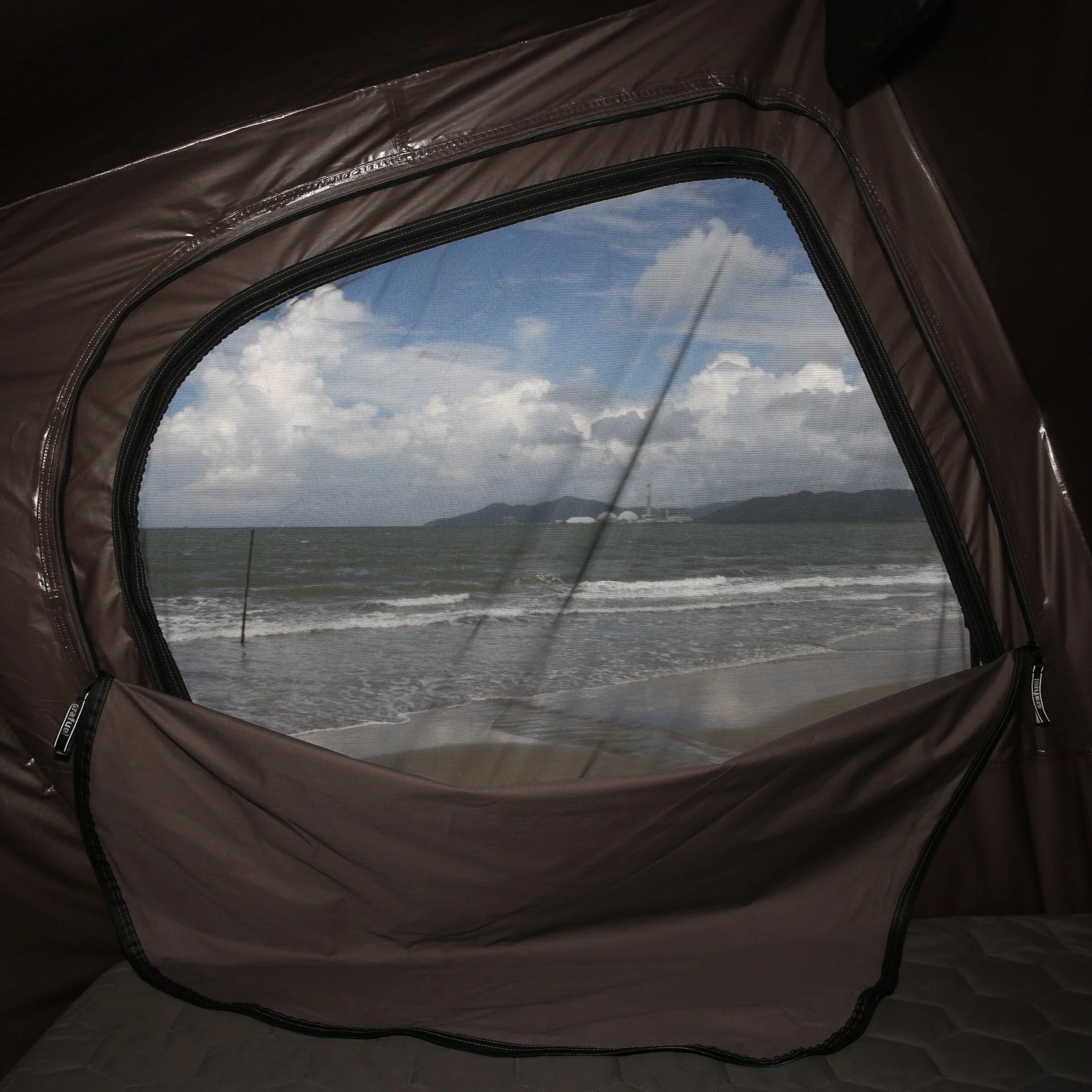 SummitBreeze XL - 55" Aluminum Rooftop Tent - Image 13