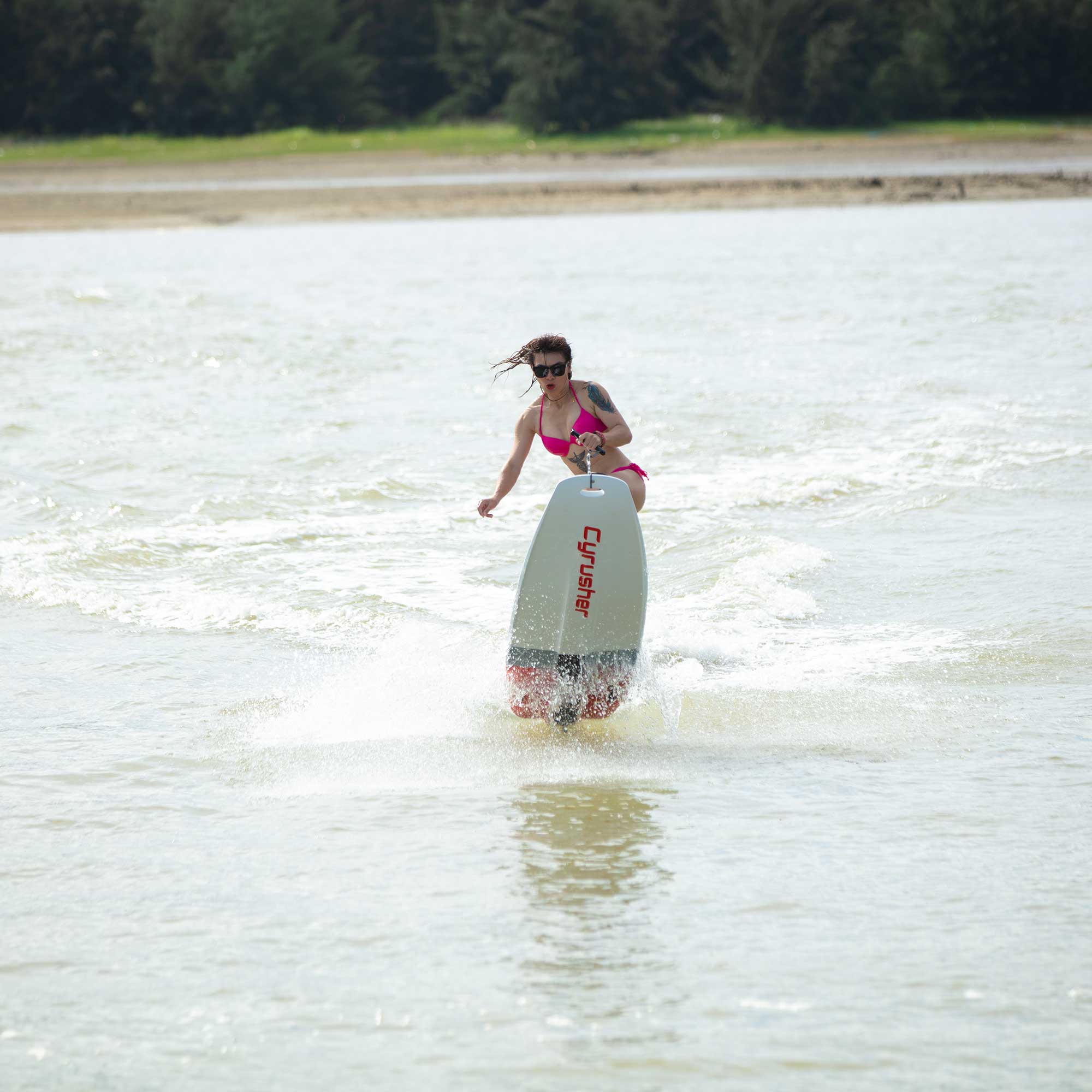 Cyrusher Thunders Electric Surfboard - Image 6