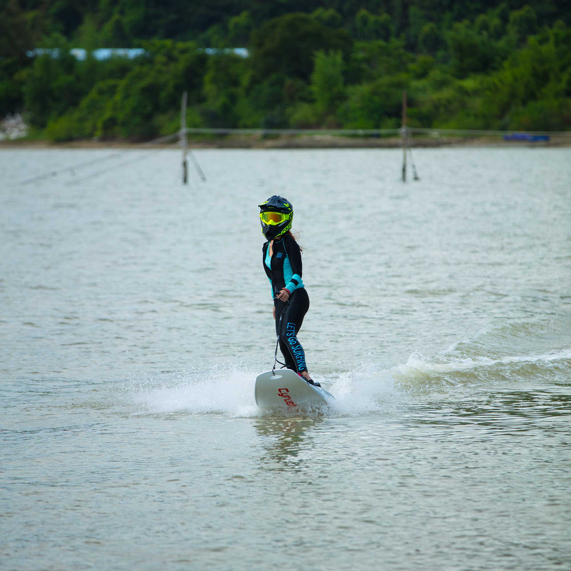 Cyrusher Thunders Electric Surfboard - Image 7